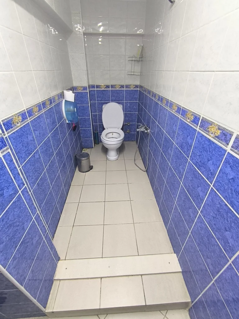 Mavi detaylı banyo — Anka Suit Apart